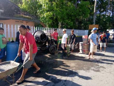 Album : Gotong Royong Warga Jetis IV Godean (Rw.07)